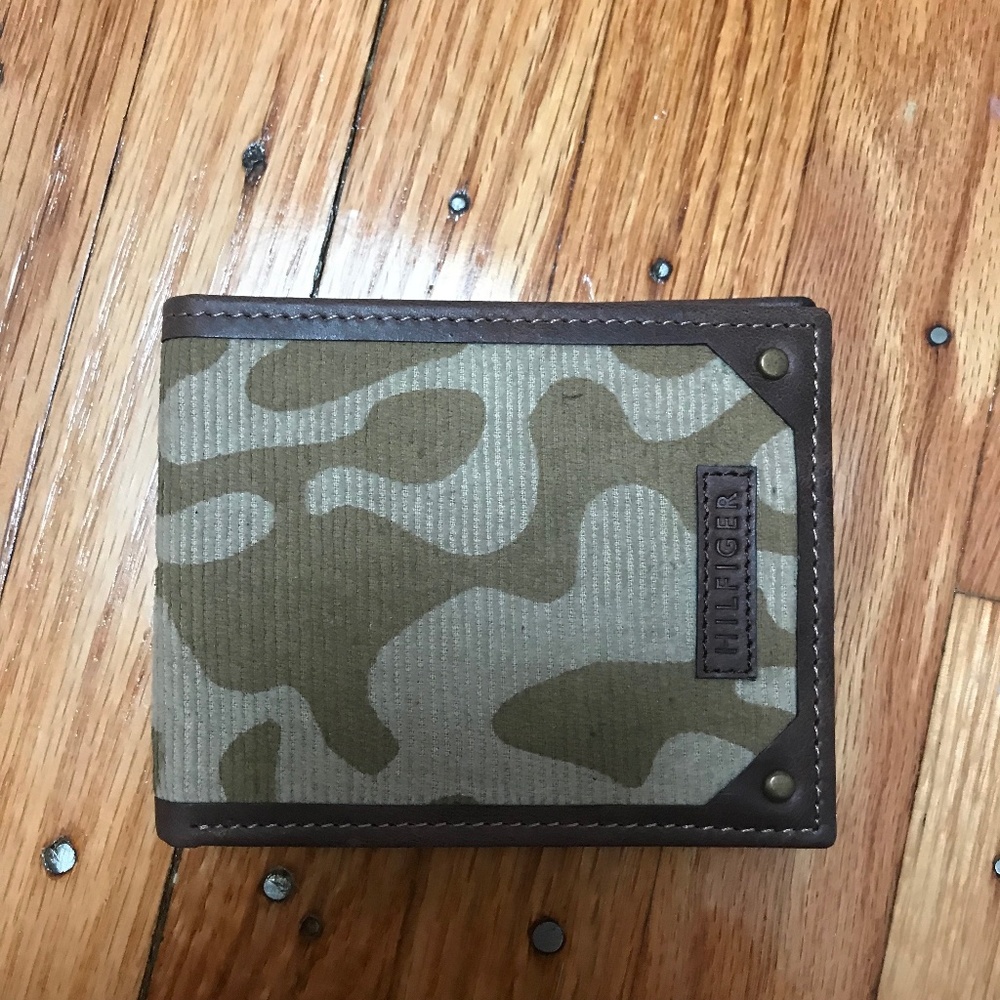 NWOT TOMMY HILFIGER CAMO CORDUROY/BROWN BILLFOLD